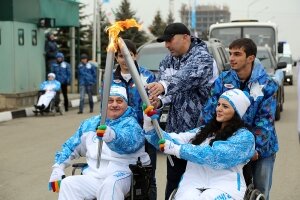 По Магасу Паралимпийский огонь пронесли 60 именитых спортсменов и общественные деятели со всех регионов СКФО